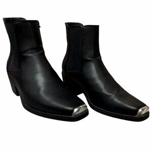 ASOS DESIGN MENS SIZE 8
Black Cuban Heel Boots with Silver Toe Accents